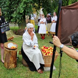 O kouzelnm jablku - trh Klatovy