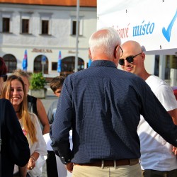 Beseda prezidentskho kandidta Jiho Drahoe v Klatovech