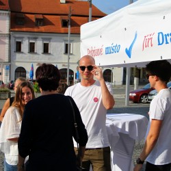 Beseda prezidentskho kandidta Jiho Drahoe v Klatovech